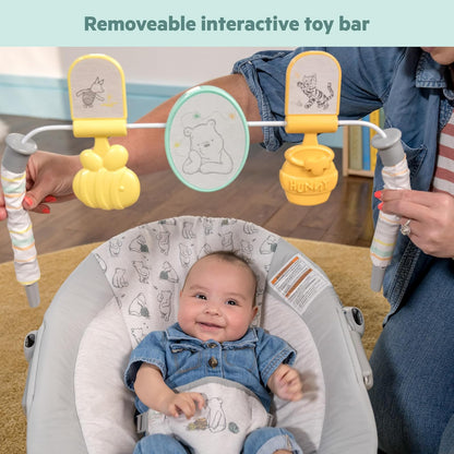 Bright Starts Bouncer Silla Mecedora Winnie The Pooh para Bebé, con vibraciones relajanres, melodías y juguetes, Unisex, 0 a 6 Meses