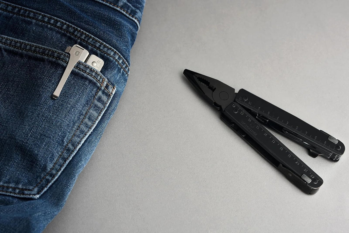 Victorinox Clip Para Swiss Tool, Plateado | Clip de transporte compacto para herramientas multifuncionales. Ideal para EDC y exteriores. Acero inoxidable. 59 mm.