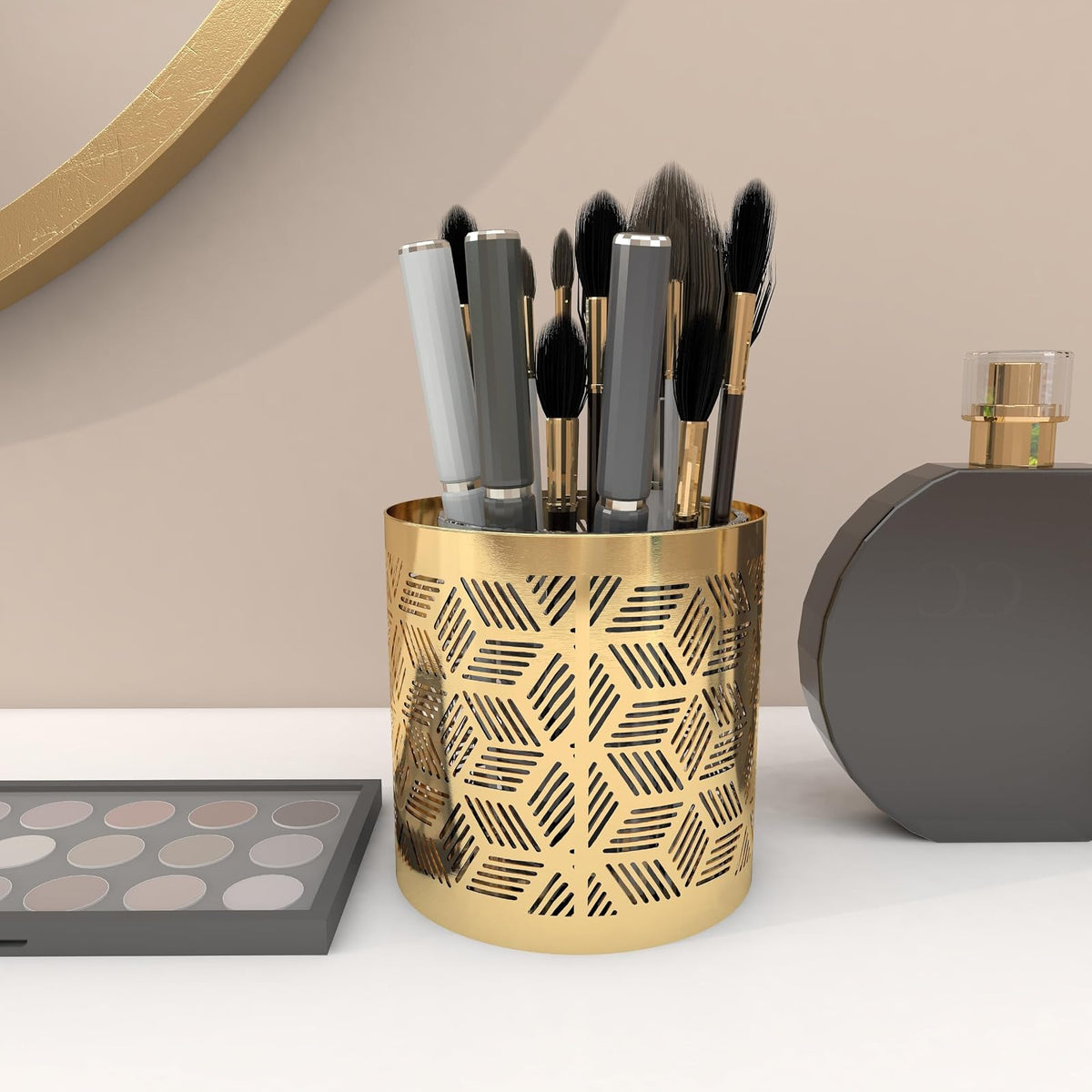 Deco 79 - Vaso geométrico de metal con diseño tallado con láser, 4 x 4 x 4 pulgadas, dorado