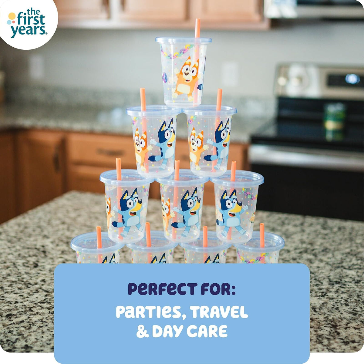 The First Years Bluey Take & Toss - Juego de tazas de paja para niños pequeños, a prueba de derrames con tapas y popotes a presión, suministros de fiesta Bluey y decoraciones de cumpleaños azulados,