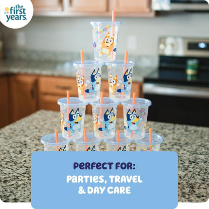 The First Years Bluey Take & Toss - Juego de tazas de paja para niños pequeños, a prueba de derrames con tapas y popotes a presión, suministros de fiesta Bluey y decoraciones de cumpleaños azulados,