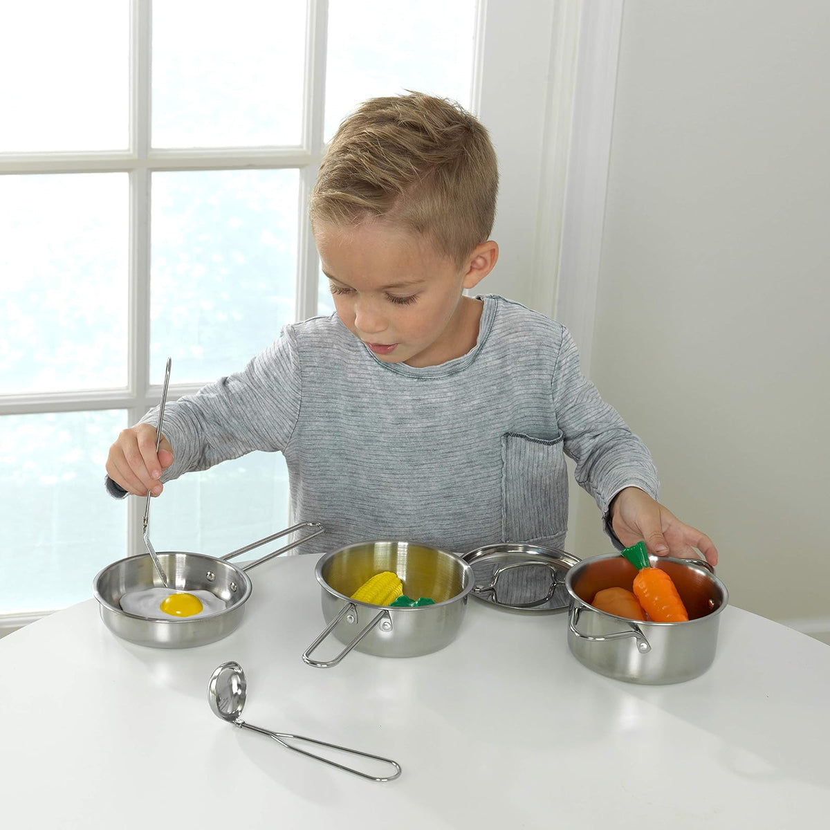 KidKraft 63186 Juego Infantil de Utensilios de Cocina Deluxe, Juego de imitación para niños con Comida de Juguete de Aspecto Realista