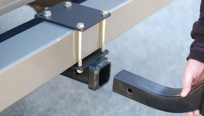 Camco Eaz-Lift - Enganche de Parachoques para Caravana y Caravana, Ideal para , estantes de Carga y más, se sujeta a Parachoques Cuadrados de 4 Pulgadas, no Requiere perforación para