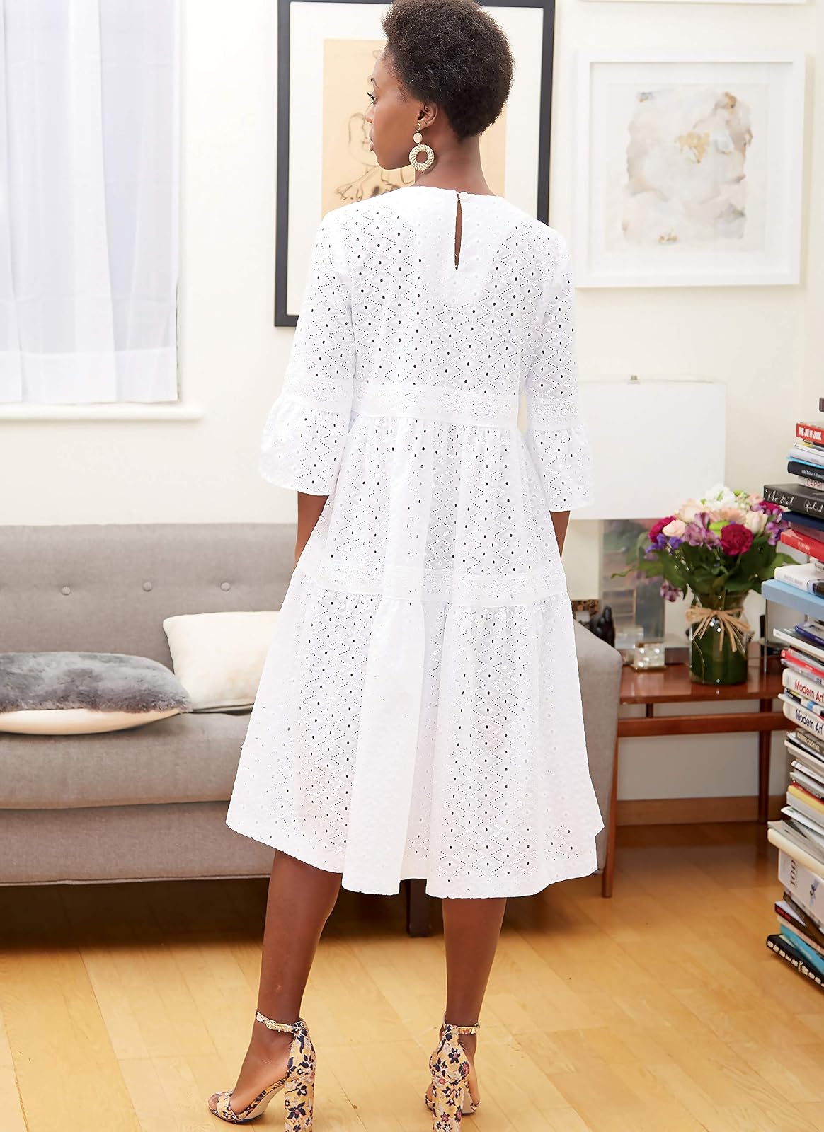 McCall's Patterns McCall's Patterns Vestido plisado hasta la rodilla para mujer, tallas 6-14, patrón de costura, blanco