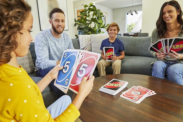 Mattel Games Juego de Cartas Familiar Gigante UNO con 108 Cartas de Gran tamaño e Instrucciones (Idioma español no garantizado), Gran Regalo para niños a Partir de 7 años