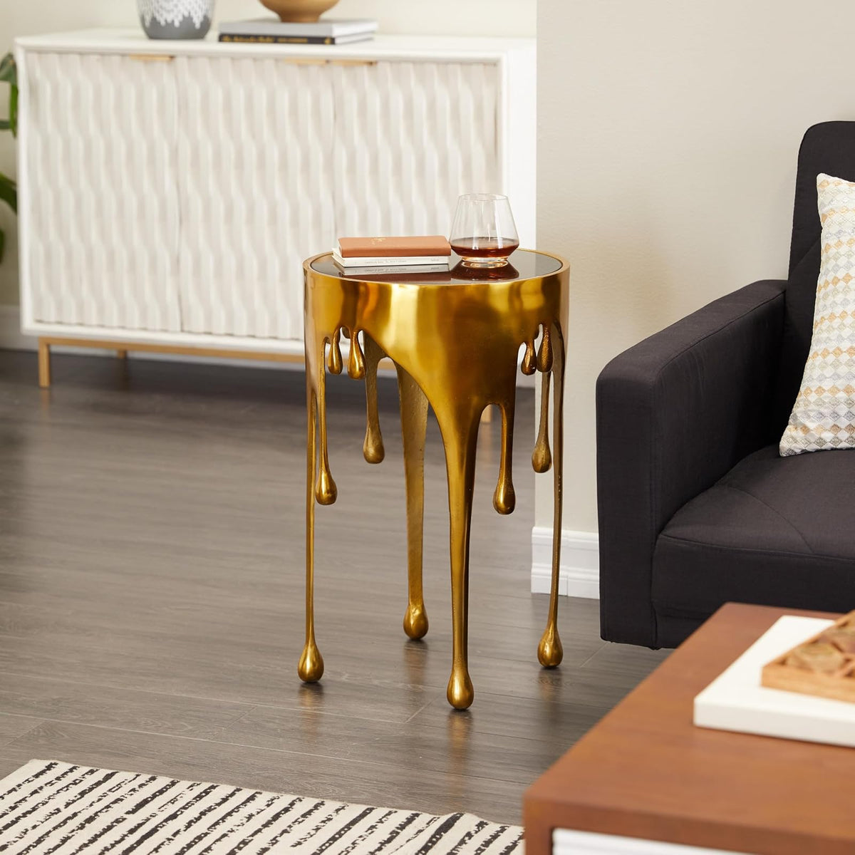 Deco 79 - Mesa Decorativa de Metal de Aluminio con diseño de fusión y Parte Superior de Vidrio sombreado, 16 x 16 x 25 pies, Color Dorado