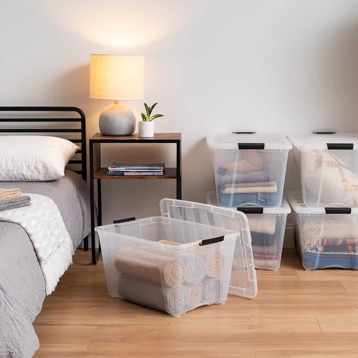 IRIS USA 6 Contenedores de 54 Qt con Tapa, Transparentes | Diseño transparente para ver el contenido fácilmente. Ideal para mudanzas, cobijas, ropa y garaje. Diseño anidable.