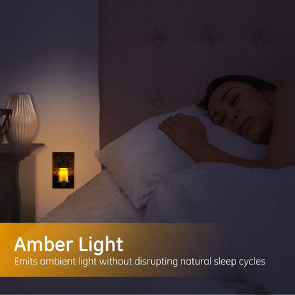 Luz de noche GE LED CandleLite, enchufable, sensor de anochecer a amanecer, encendido/apagado automático, luz ámbar cálida, ahorro de energía, acabado de bronce frotado con aceite, 11258