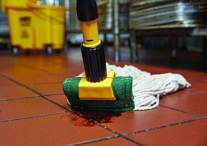 Rubbermaid Commercial Products - Mango de mopa húmeda de madera de 60 pulgadas, natural, para limpieza profesional e industrial, compatible con mopas de diadema de 5 pulgadas
