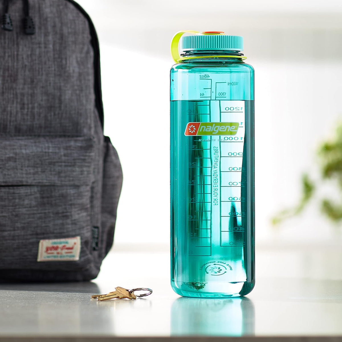 Nalgene Sustain Tritan - Botella de agua sin BPA fabricada con material derivado de 50% residuos de plástico (utilizando balance de masa certificado ISCC), 44 onzas, boca ancha, cerúlea