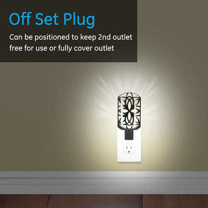 GE 11314 - Luz de noche LED decorativa, enchufable con sensor de anochecer a amanecer, blanco cálido, ideal para sala de estar, recámara, guardería, cocina o baño, níquel cepillado