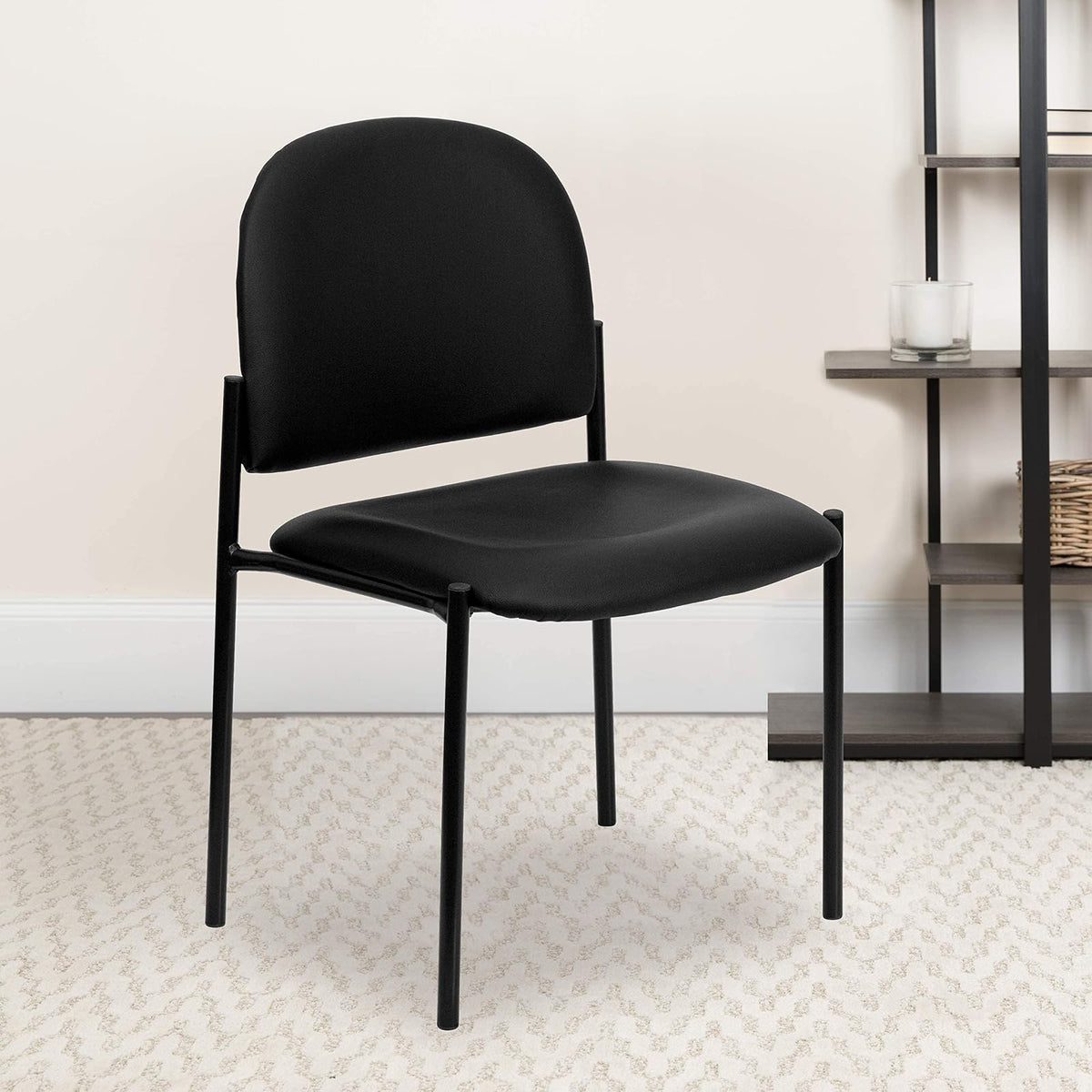 Flash Furniture Tania Comfort - Silla apilable de Vinilo tapizada con Asiento Acolchado, Silla apilable Moderna para Sala de Estar/Oficina, Color Negro