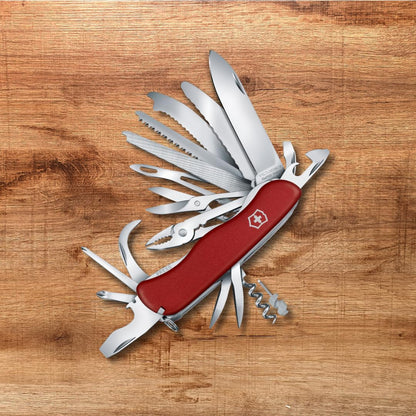 Victorinox Work Champ, Color Rojo, 111 mm, 31 Usos | Cuchillo de bolsillo grande con sierra para madera, sierra para metales, pinza y tijeras para acampar y bricolaje, 111 mm