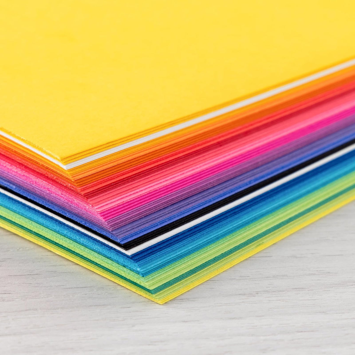 Papel de color Astrobrights, 21.6 x 27.9 cm, 10.9 kilogram/89 G/m2, "Spectrum" 25 colores surtido, 150 hojas (80933 – 01)