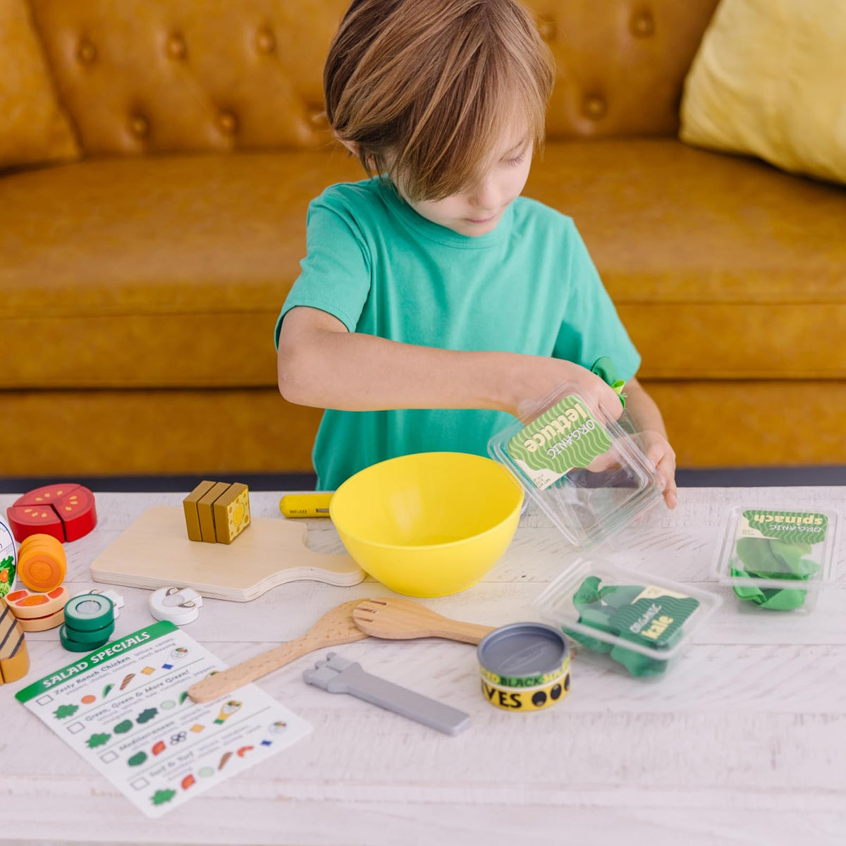 Melissa & Doug Juego de Imitación para Preparar y Mezclar Ensaladas, Juguete de Madera, Comida de Juguete (52 Piezas)