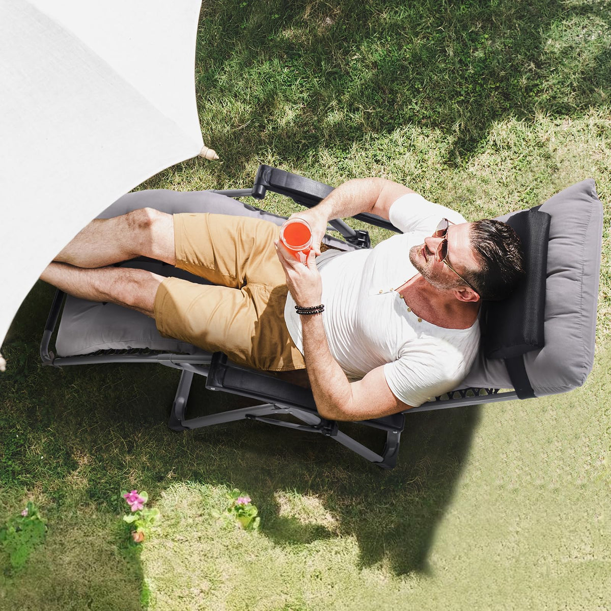 VEVOR Silla de Gravedad Cero 645 mm Sillón Reclinable para Jardín Tumbona para Terraza Capacidad de 226,8 kg Tumbona Antigravedad Ajustable con Cojín Reposacabezas Reposapiés Portavasos, Gris