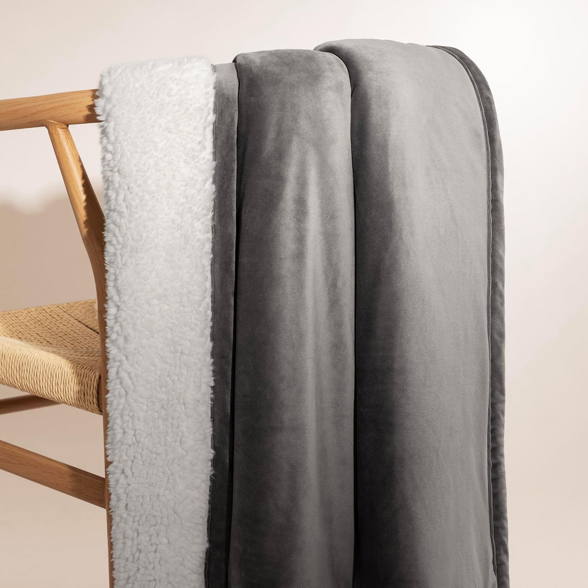 UGG Bliss - Manta de Felpa de Forro Polar Suave y esponjosa para Cama o sofá, de Gran tamaño, cálida, Reversible, Lavable a máquina, Peso Medio, decoración del hogar, Manta de Regalo, 50 x 70