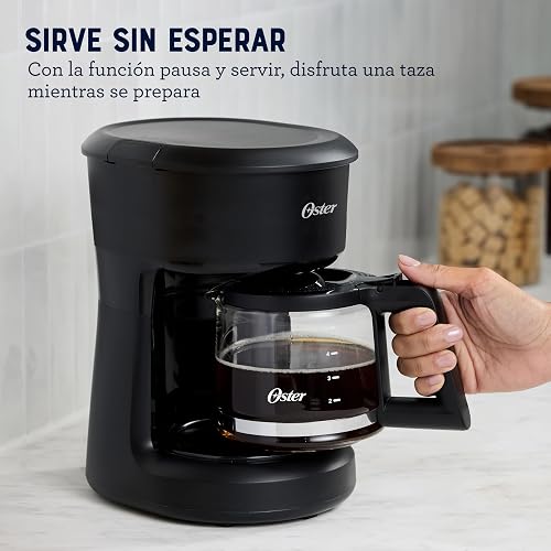 Oster Cafetera, de 5 Tazas de Capacidad, con Filtro Reutilizable, Botón con Luz de Encendido y Apagado, Función Pausa y Servir, Ventanilla de Agua, Jarra con Medidas, Color Negro,