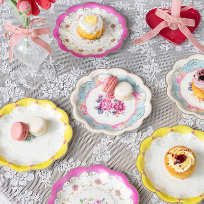 Talking Tables Platos de fiesta de té floral clásico | Paquete de 24 vajilla desechable de 7 pulgadas verdaderamente deliciosa para fiesta de cumpleaños, baby shower, boda, aniversario