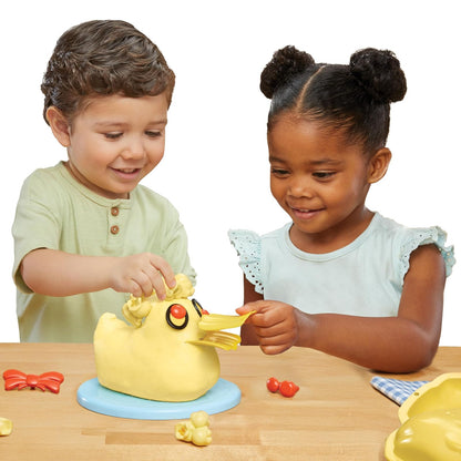 Little Tikes, Creative Chefs Bluey Kit de Pastel de Patito, Juguetes de Cocina, Incluye Arena Make-It! Mix, +3 Años