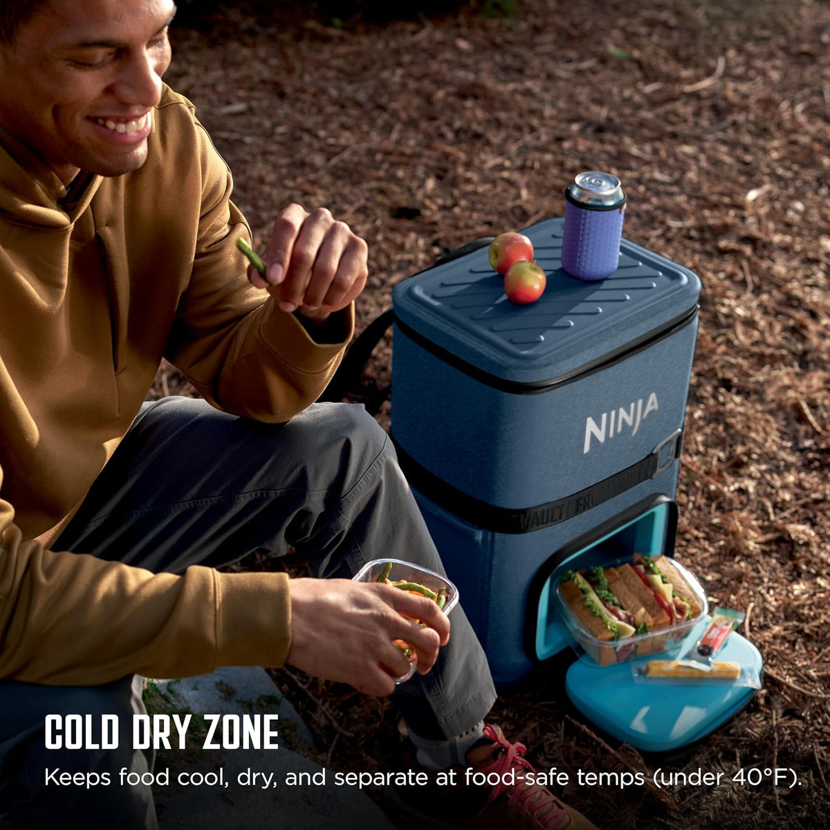 Ninja FrostVault Go - Enfriador Suave para latas de 24/36, a Prueba de Fugas, Soporte Integrado para Tazas, 2 Paquetes de Hielo y cajón de Almacenamiento en seco, Aislamiento de poliéster, Senderismo