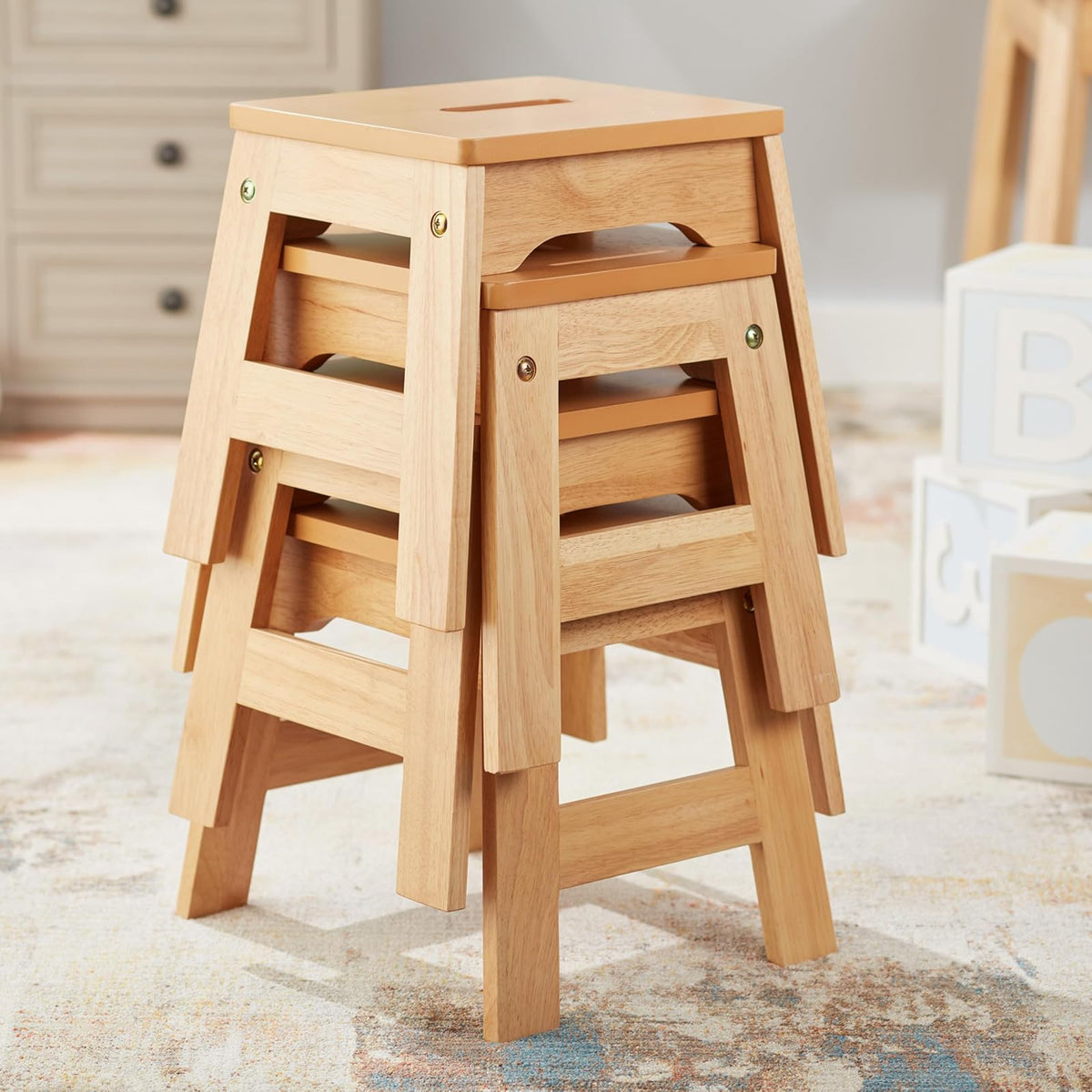 Melissa & Doug Taburetes de Madera - Juego de 4 (Naturales)