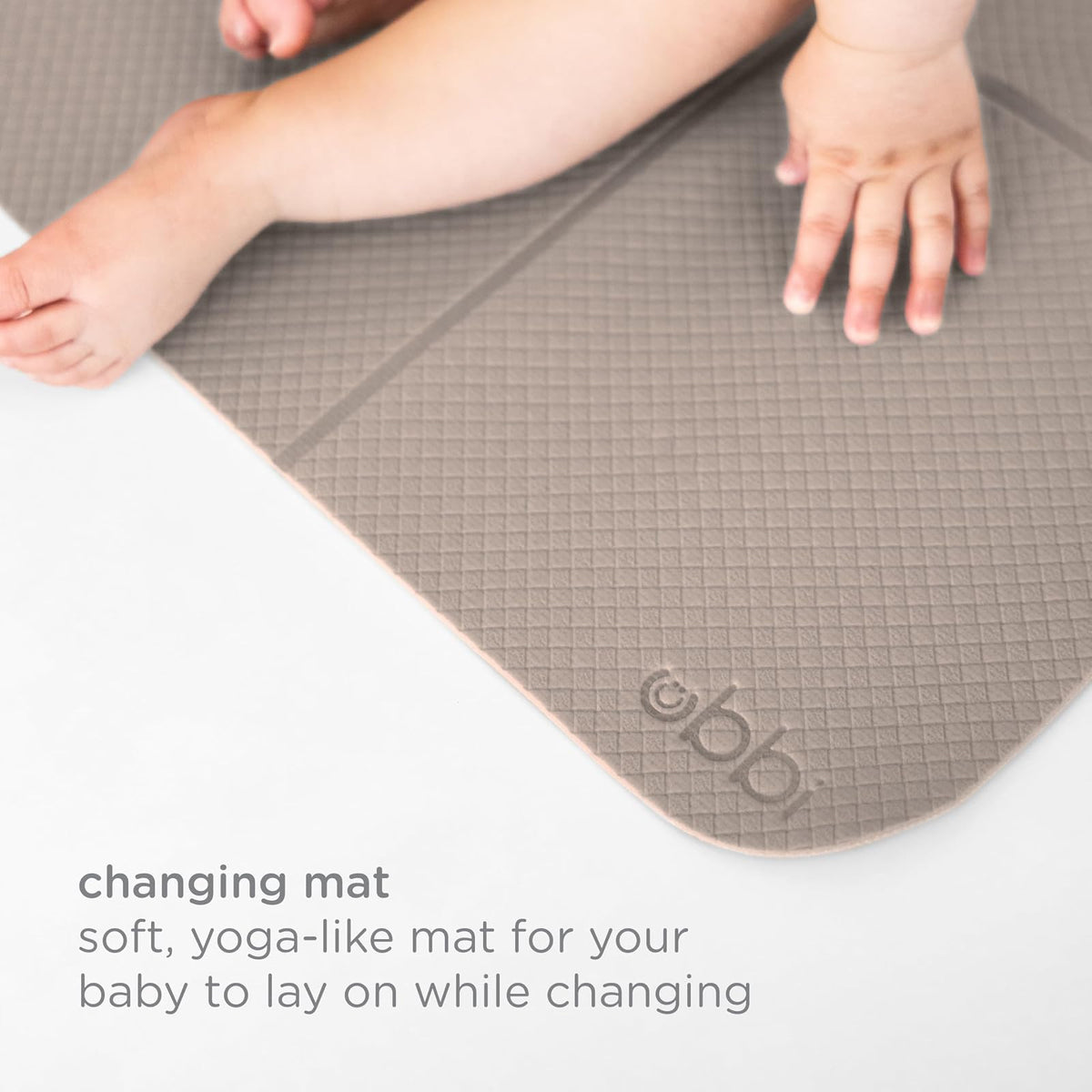 Ubbi On-The-Go - Tapete para cambiar pañales para bebé, suave y cómoda, accesorio imprescindible para recién nacidos, fácil de limpiar, almohadilla plegable portátil, accesorios de viaje para bebé,