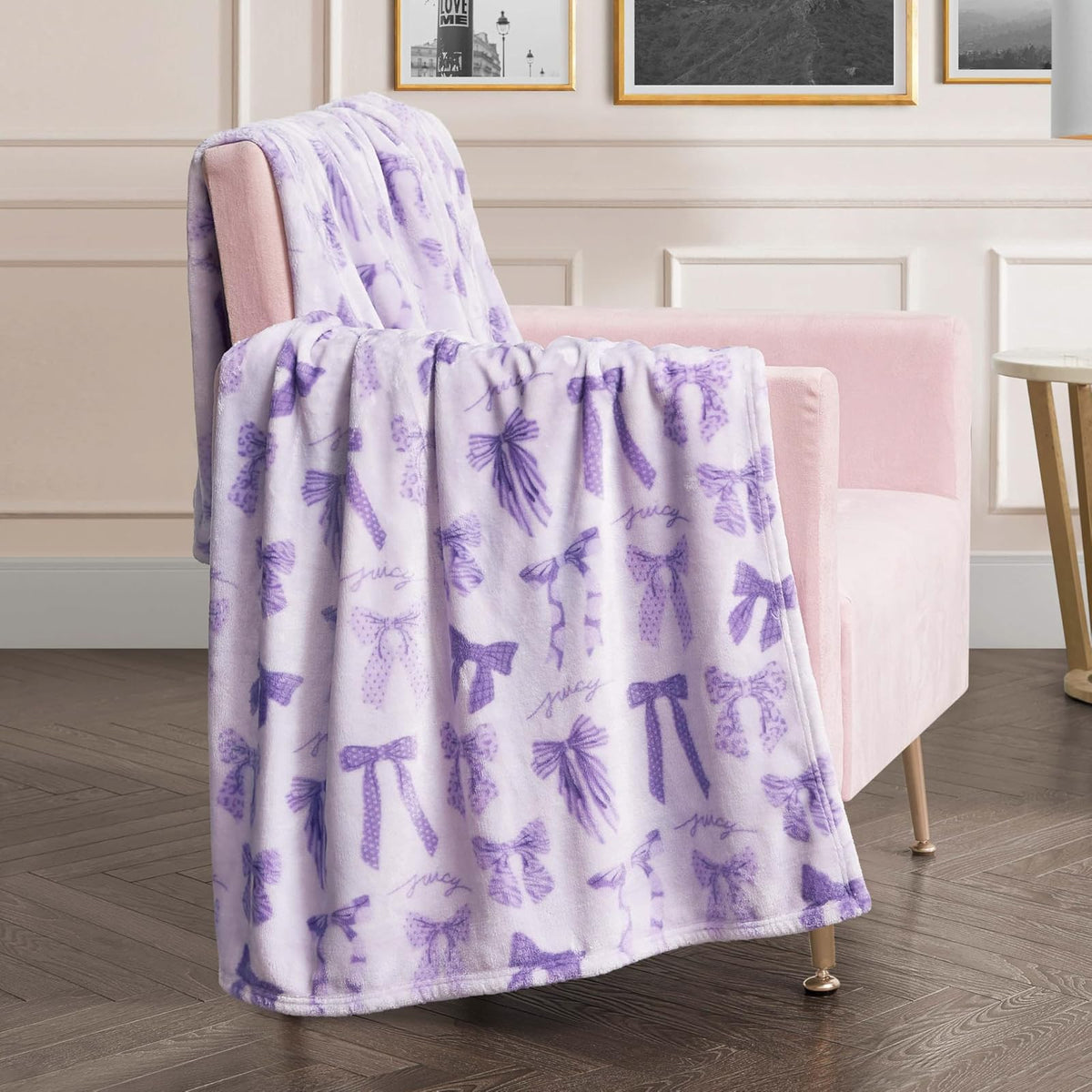 Juicy Couture - Manta de Felpa de Gran tamaño, 60 x 70 Pulgadas, Lazos perfectos, Color Morado