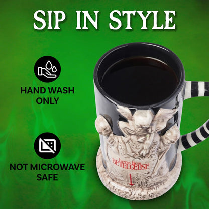 Silver Buffalo Beetlejuice Here Lies - Taza esculpida 3D de cerámica, 20 onzas