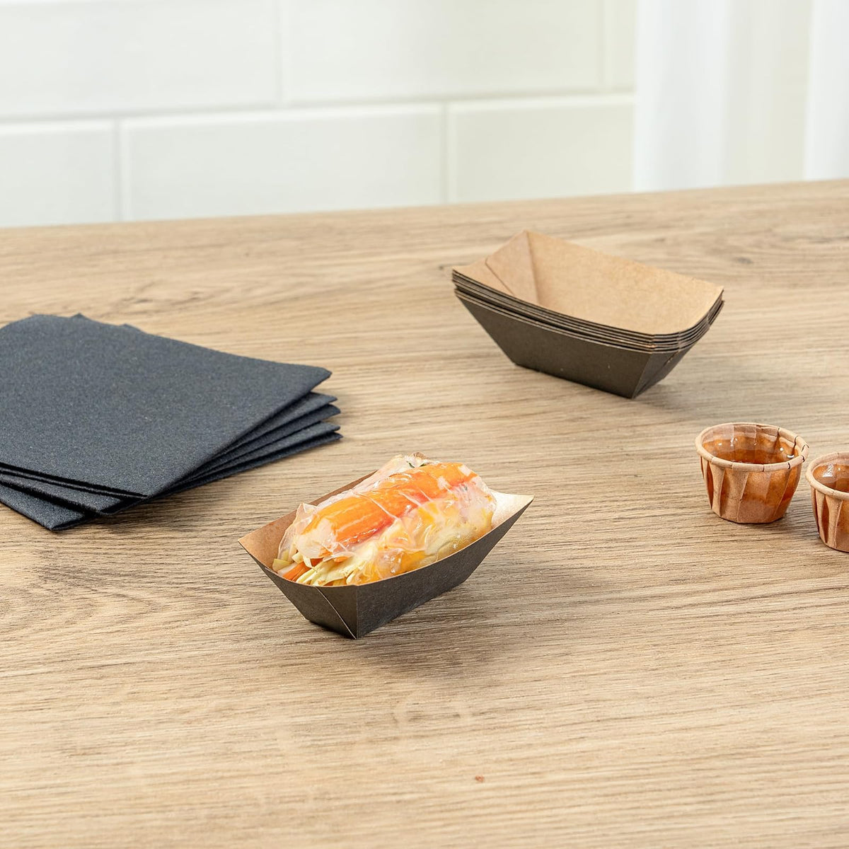 Restaurantware Disposable Paper Food Tray, Black with Kraft Brown Interior, 2"