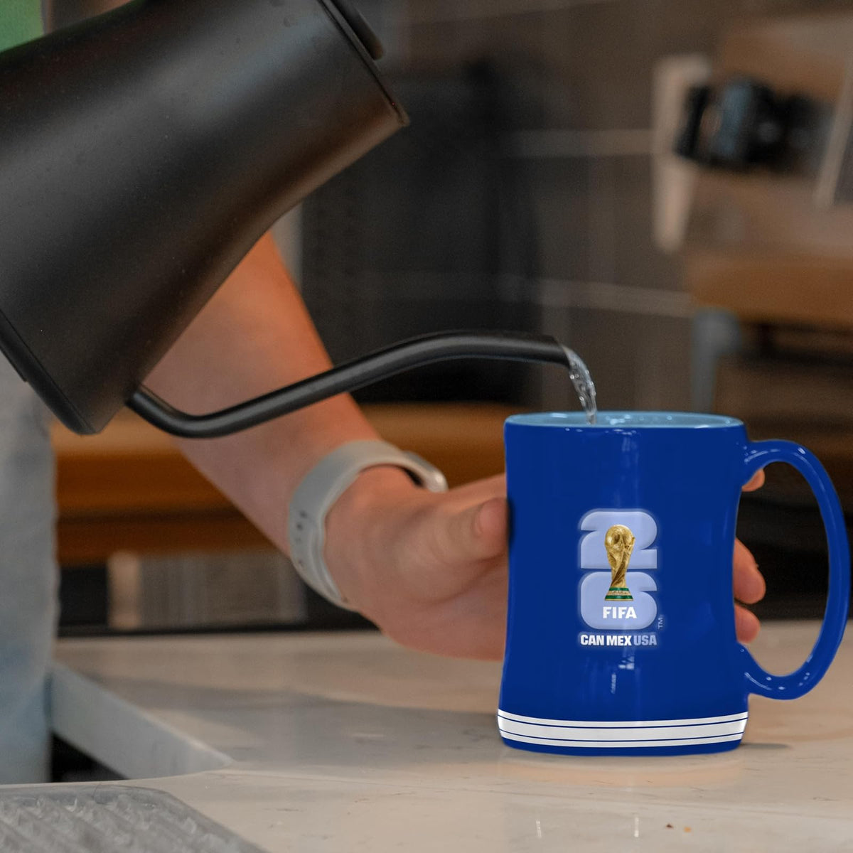 Honav United States Soccer FIFA World Cup 2026 - Taza de café esculpida de 14 onzas, taza de café de cerámica con diseño elevado, regalo perfecto para fanáticos y coleccionistas del fútbol de Estados