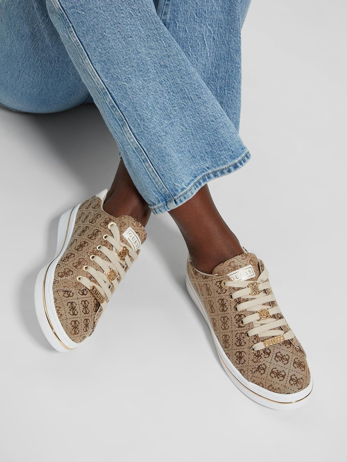 Guess Stasey - Tenis para Mujer