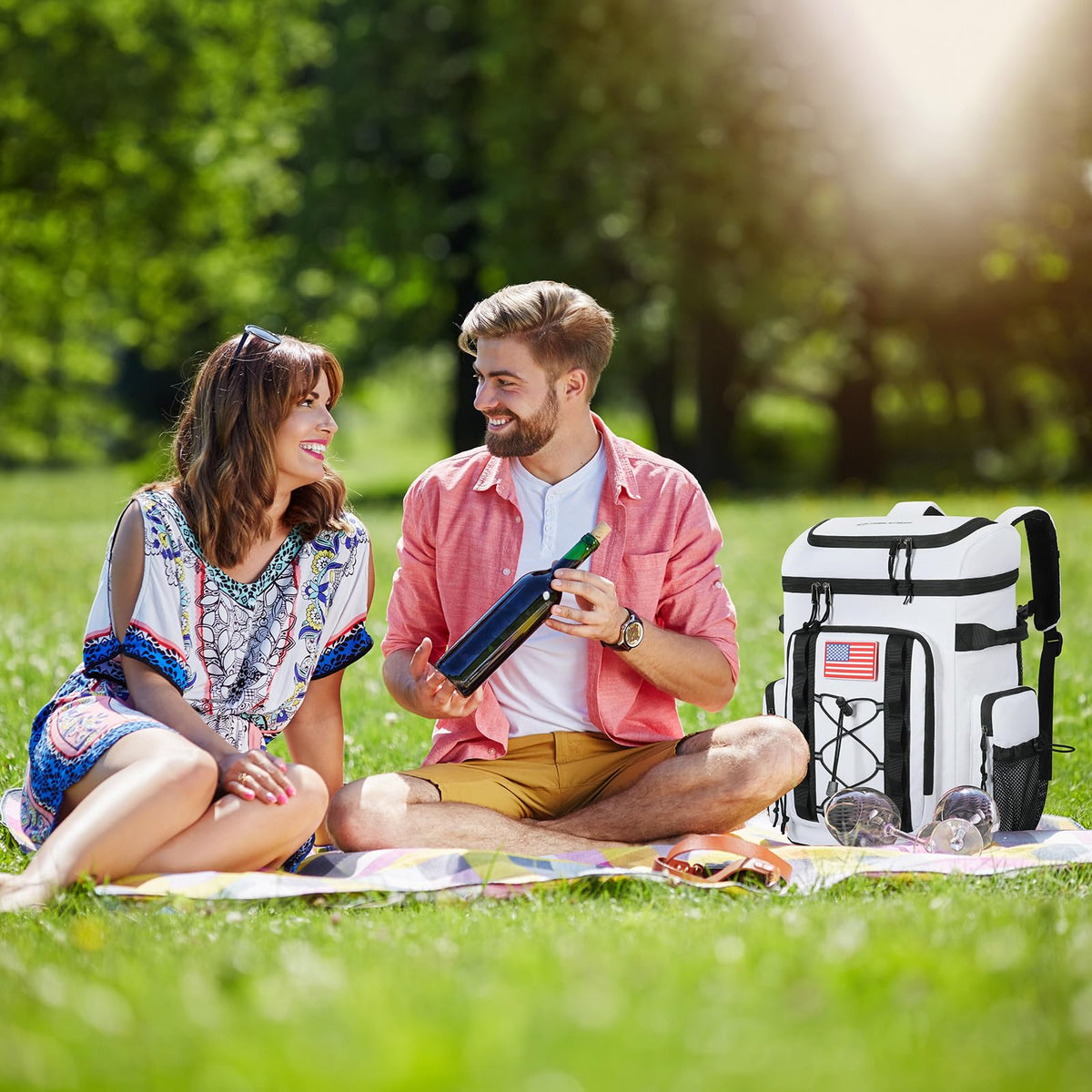 Maelstrom Mochila Refrigerante, Bolsa Térmica Aislante Ligera e Impermeable para 35/50 Latas, Mantiene Calor/Frío hasta 16 Horas, Ideal para Camping y Playa (Hombres y Mujeres)