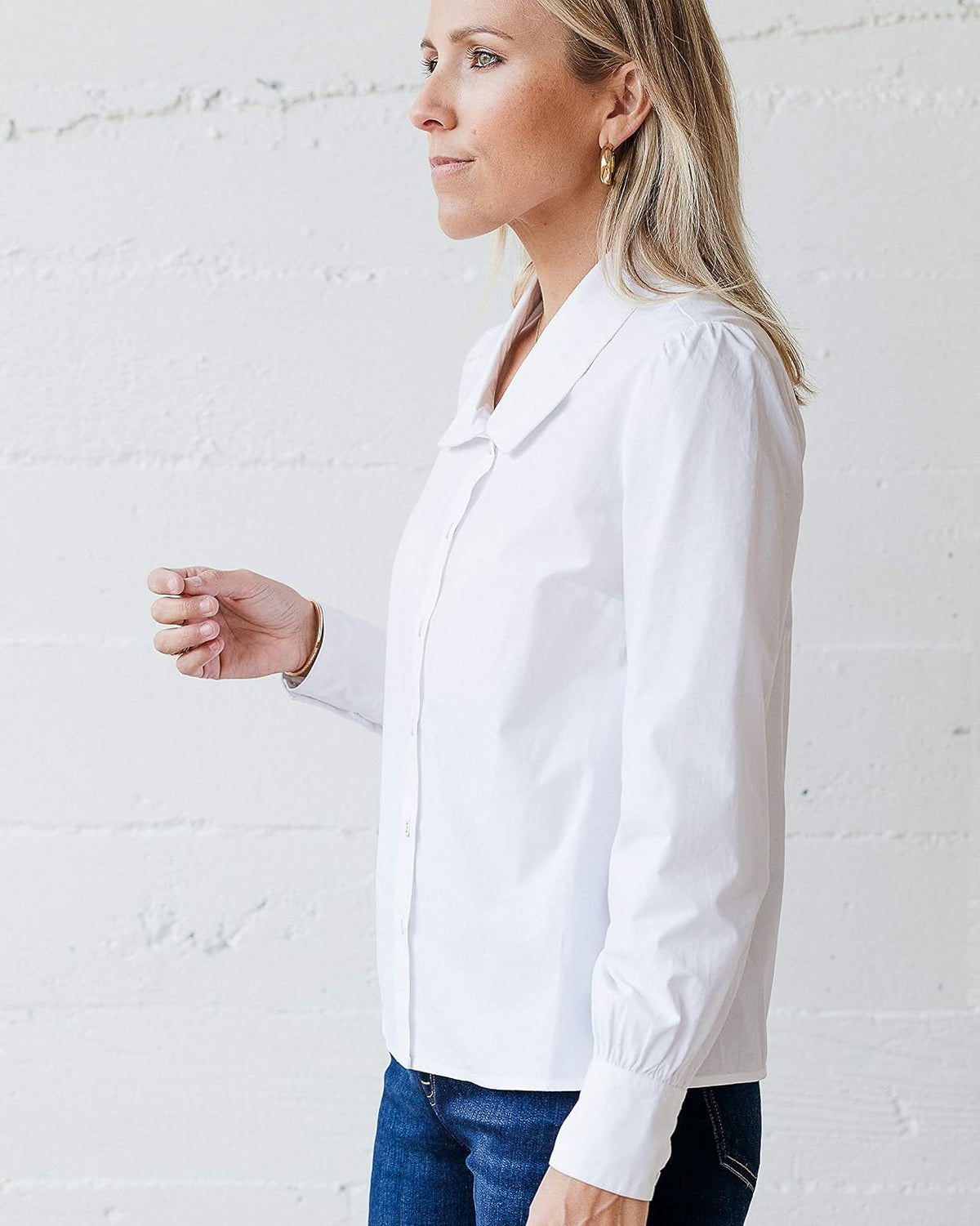 The Drop Playera Para Mujer, de Cuello Redondo Con Botones, Blanco, por @jaceyduprie