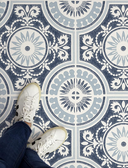 FloorPops Azulejos de Vinilo Ezra | Azul, 12 x 12 pulgadas, 10 azulejos, 10 pies cuadrados