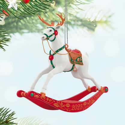 Hallmark - Adorno navideño de Recuerdo 2025, Reno mecedor 2025, Regalos para fanáticos de los Recuerdos