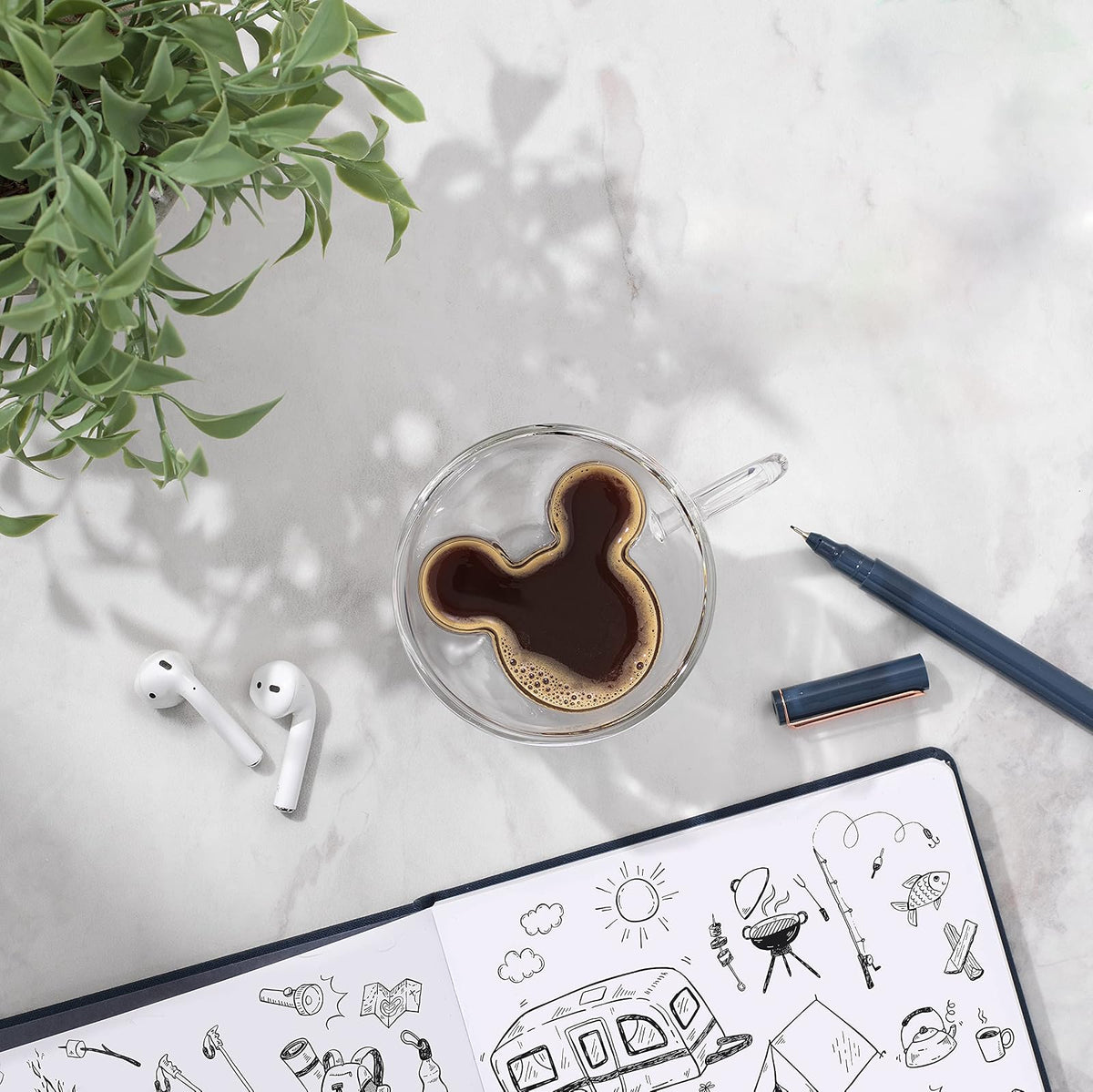 JoyJolt Disney Mickey Mouse - Juego de 2 tazas de café 3D de vidrio de 6 onzas, diseño de doble pared, tazas de café únicas