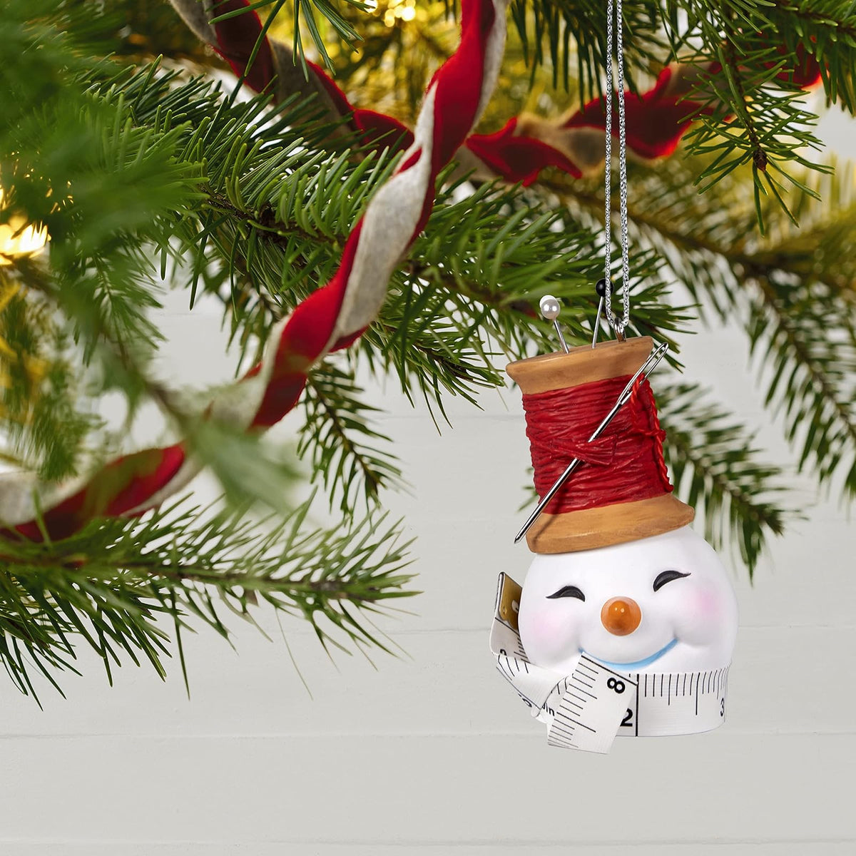 Hallmark - Adorno navideño de Recuerdo 2023, Coser Muy Feliz. Regalo para colchas, Artesanos, Abuela, mamá