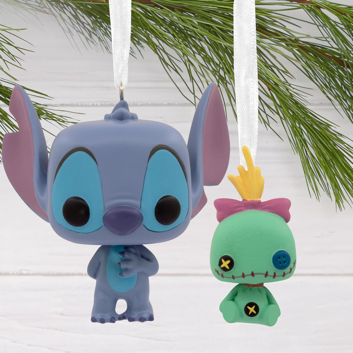 Hallmark Disney Stitch con Scrump Funko Pop! Adornos de Navidad, Juego de 2, Regalos de Cultura Pop