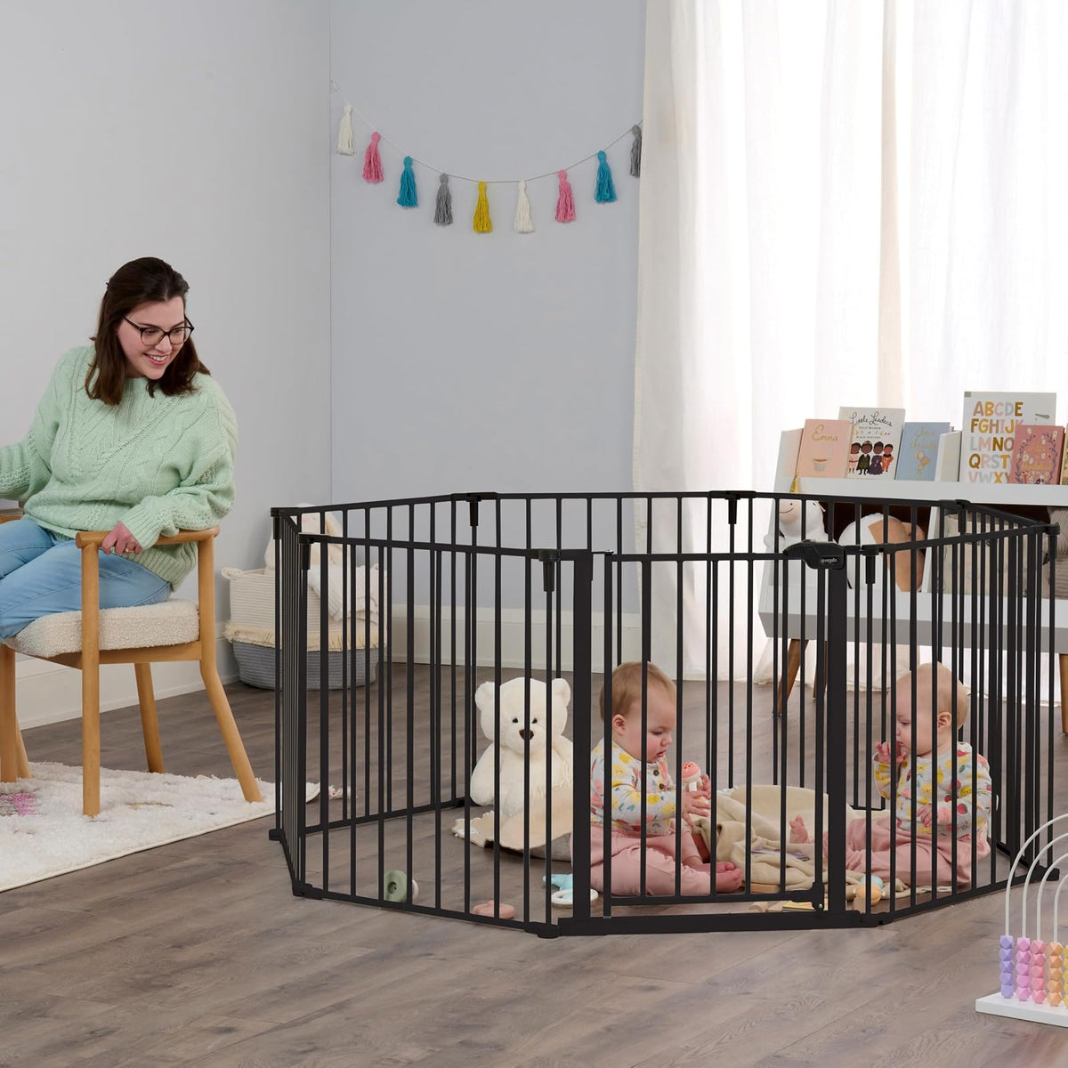 Regalo - Puerta de bebé y Patio de Juego Ajustable superancha de 194 Pulgadas, Negro, 2 en 1, Kit de ón, Incluye 4 Paquetes de Soportes de Pared