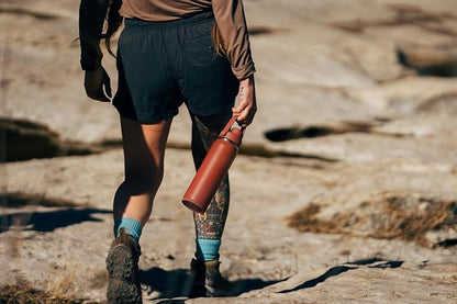 CamelBak Thrive Chug - Botella de agua de 20 onzas con Tritan Renew, tapa a prueba de fugas, Oxford