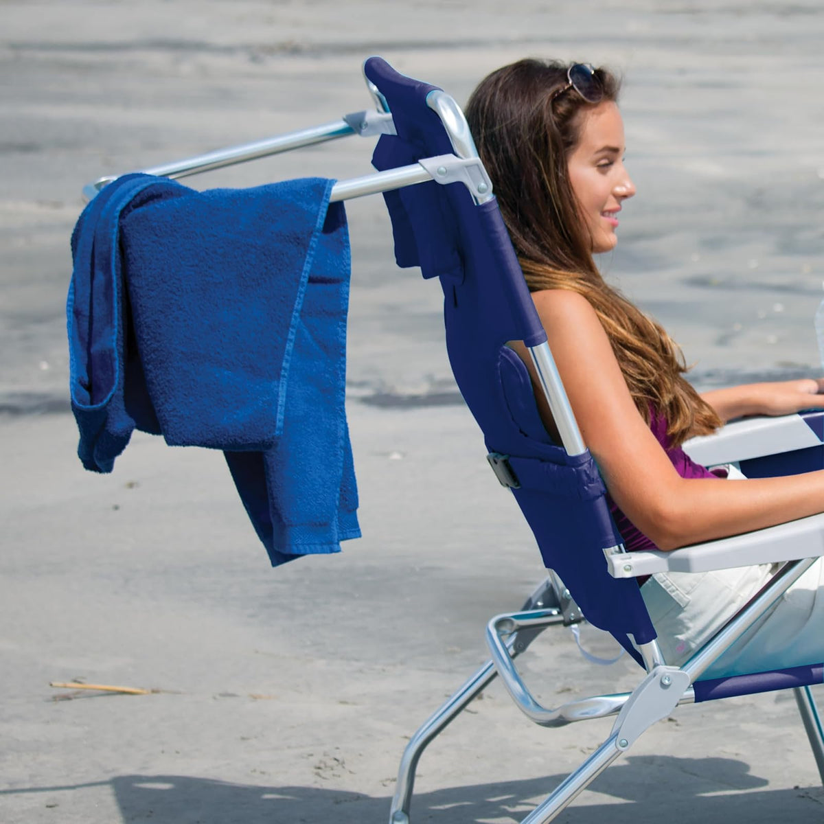 Tommy Bahama - Tumbona leída con Apertura Facial de 4 Posiciones con otomana, Silla de Playa Plegable portátil, Azul Marino