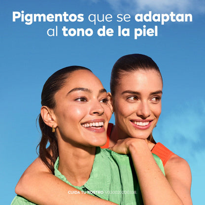 NIVEA Luminous 630 Fluido con Color 3 en 1 Tono Medio (40 ml) - Enriquecido con Ácido Hialurónico y Vitamina E para una Piel Luminosa sin Manchas por Edad, Solares u Hormonales