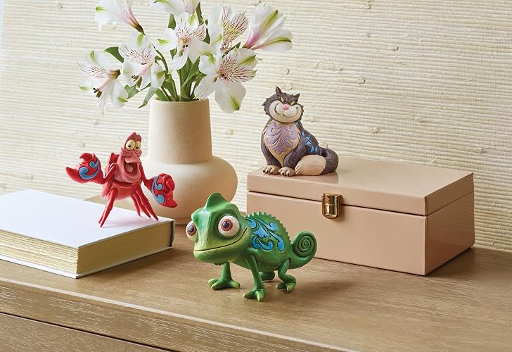 Enesco Disney Traditions Collection by Jim Shore Tangled Pascal The Chameleon Figurine - Figura de Resina de Piedra Pintada a Mano Coleccionable Rapunzel Disney Mini Figurines para decoración del