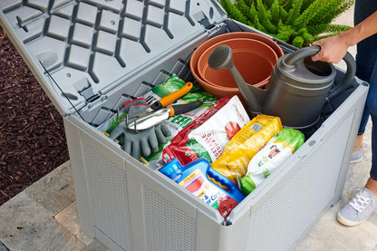 Rubbermaid - Caja de almacenamiento de resina mediana para exteriores (74 galones), resistente a la intemperie, color gris para el hogar, patio trasero, productos químicos de piscina, juguetes