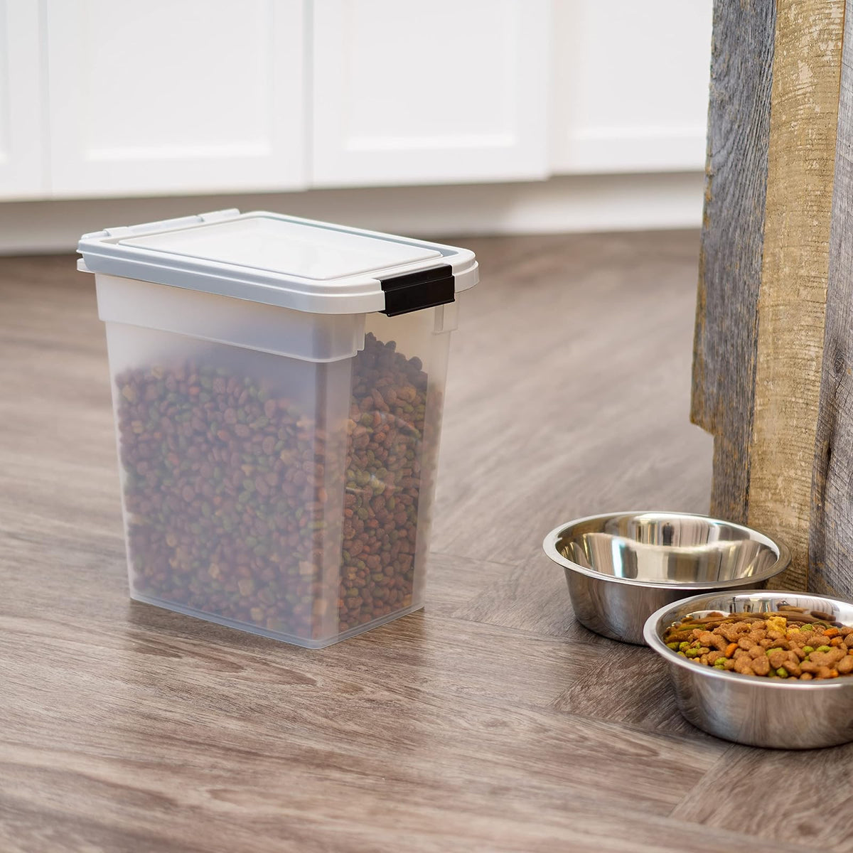 IRIS USA Contenedor para Alimento de Perro, Hasta 10 lb, Transparente/Gris | Libre de BPA, sello hermético, ideal para comida de gatos, semillas de aves, alimento de pollo, juguetes, premios y pellets
