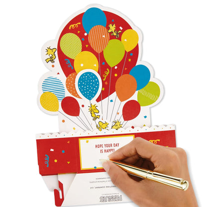 Hallmark - Tarjeta de felicitación de cumpleaños con música (globos de cumpleaños, diseño de cacahuetes)
