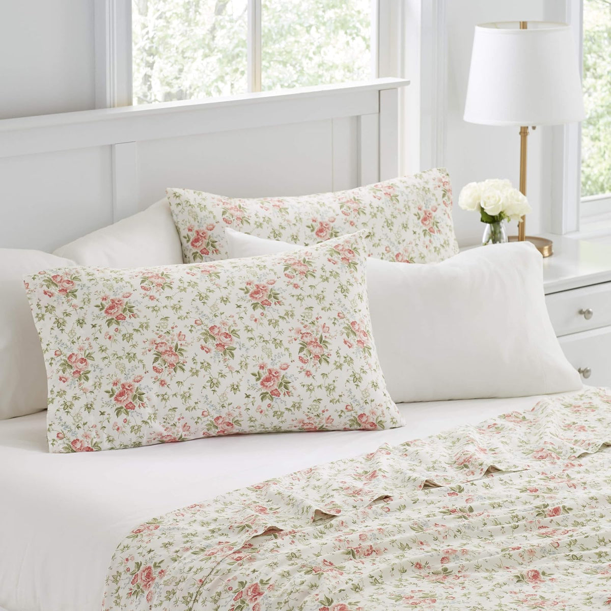 Laura Ashley - Juego de edredón tamaño King, Ropa de Cama Reversible de algodón con Fundas a Juego, decoración del hogar Inspirada en los Retazos (Celina Patchwork Rosa/Salvia, King)