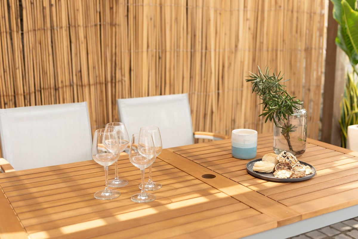 Mesa de Comedor Barcelona 140cm de Madera y Aluminio para Jardin y Exterior con Acabado de Teca, Patas de Aluminio Color Gris Claro