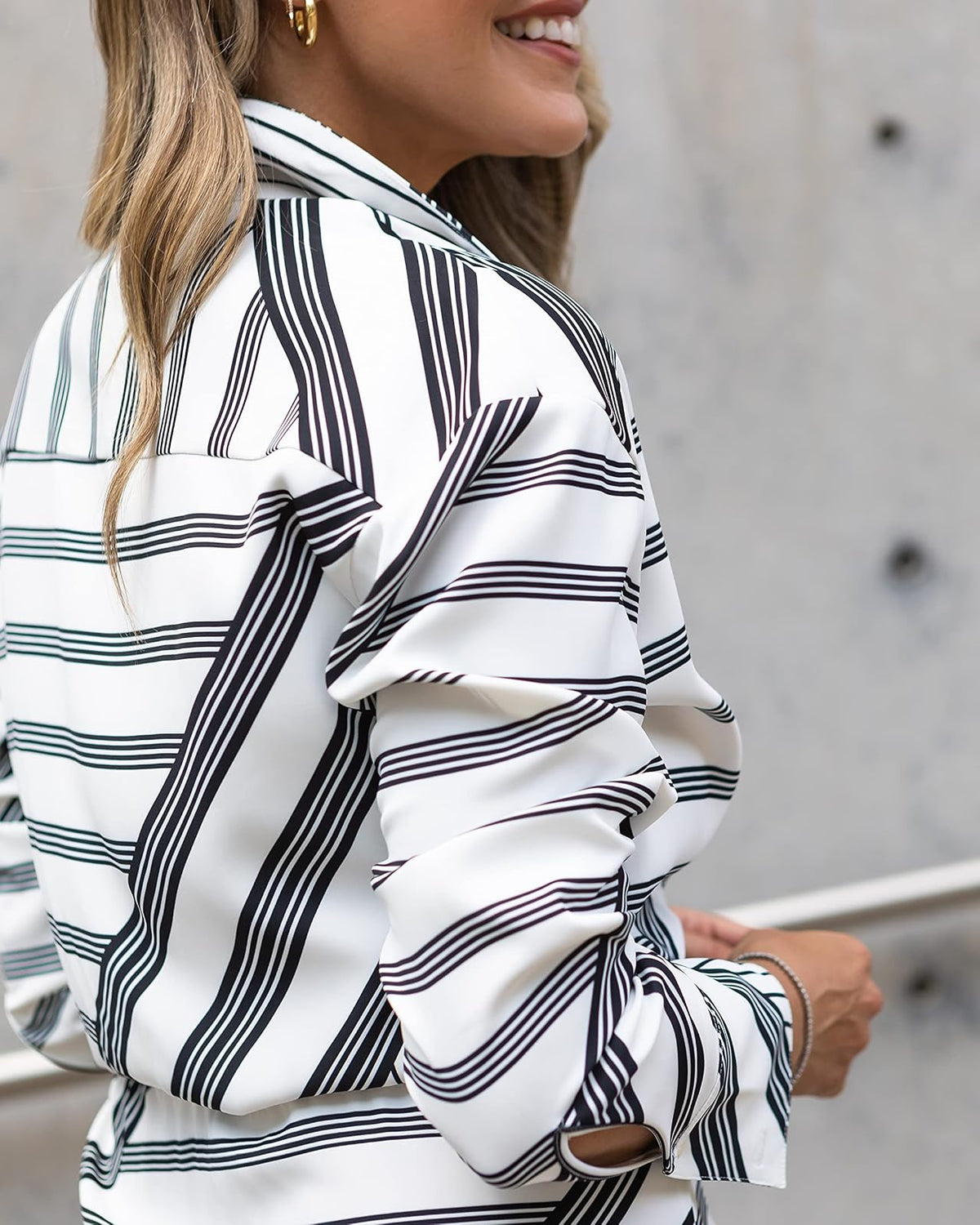 The Drop @kerrently - Vestido camisero con medio botón para mujer, estampado de rayas blancas y negras, por @kerrently, S